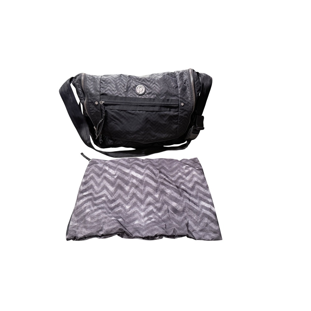 Lululemon Gym Black Chevron‎  Messenger Bag Computer Laptop 4j2